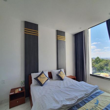 Song Anh Hotel Буонметхуот Экстерьер фото