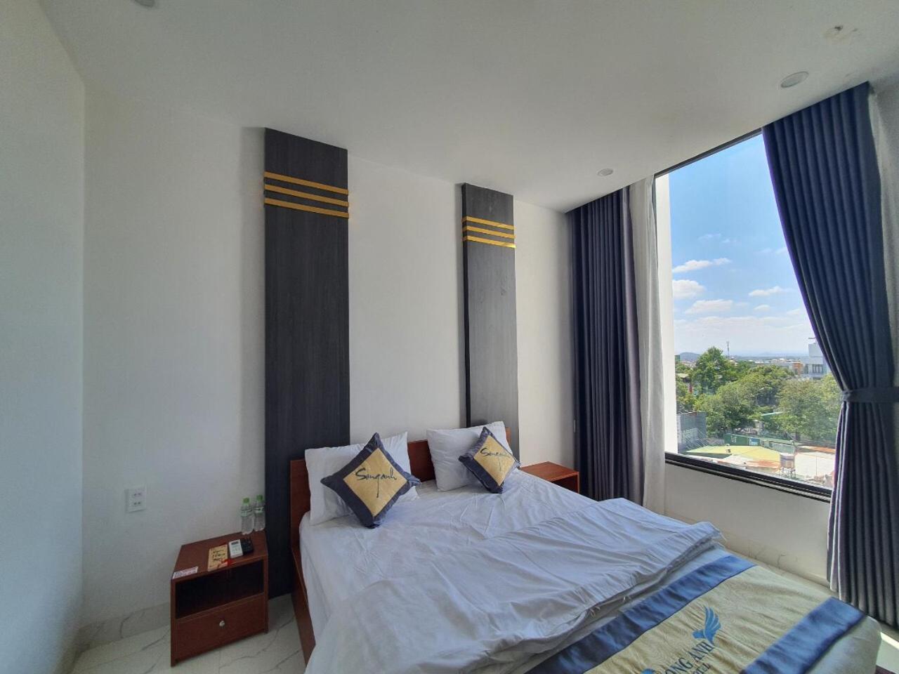 Song Anh Hotel Буонметхуот Экстерьер фото